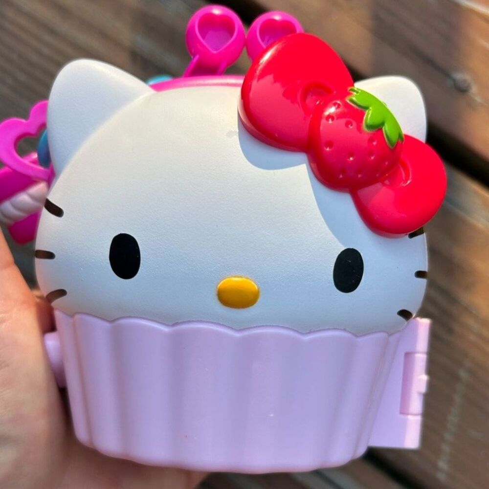 Hello Kitty & Friends Minis Cupcake Bakery Compact GVB30 Mattel Sanrio 2021